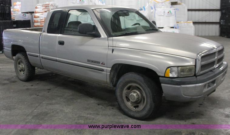 image for item E2562 1999 Dodge Ram 2500 Quad Cab pickup truck
