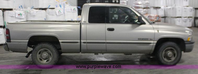 image for item E2562 1999 Dodge Ram 2500 Quad Cab pickup truck