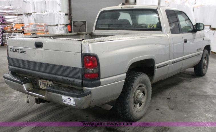 image for item E2562 1999 Dodge Ram 2500 Quad Cab pickup truck