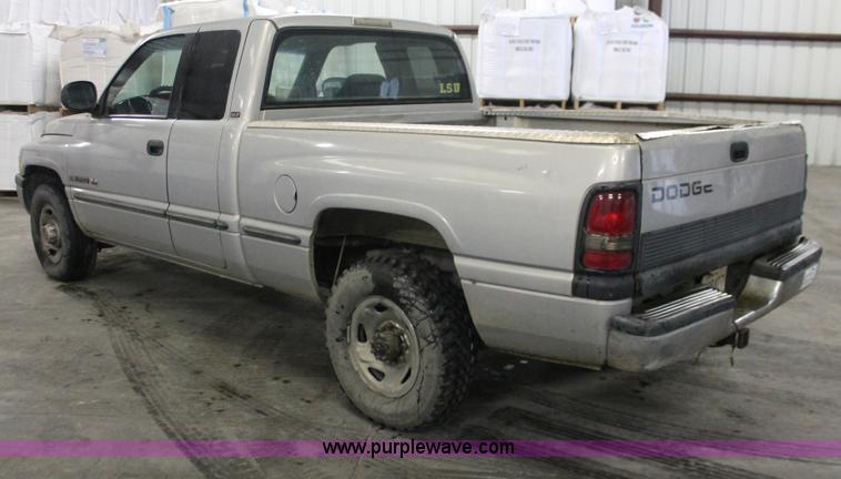 image for item E2562 1999 Dodge Ram 2500 Quad Cab pickup truck