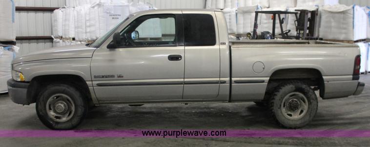 image for item E2562 1999 Dodge Ram 2500 Quad Cab pickup truck