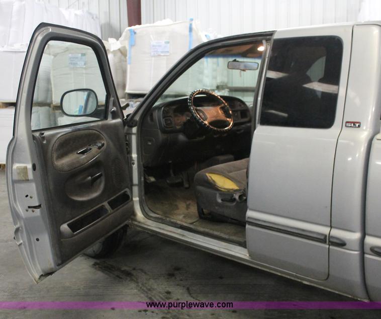 image for item E2562 1999 Dodge Ram 2500 Quad Cab pickup truck