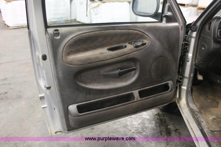 image for item E2562 1999 Dodge Ram 2500 Quad Cab pickup truck