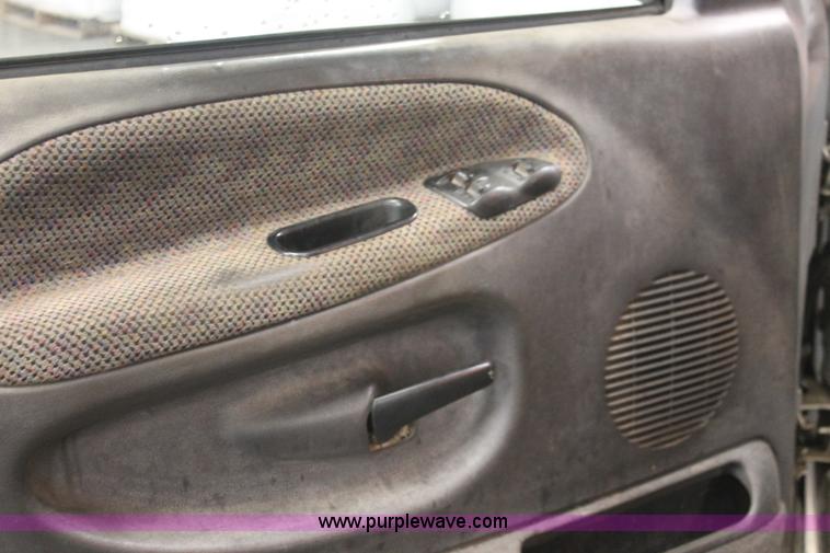 image for item E2562 1999 Dodge Ram 2500 Quad Cab pickup truck