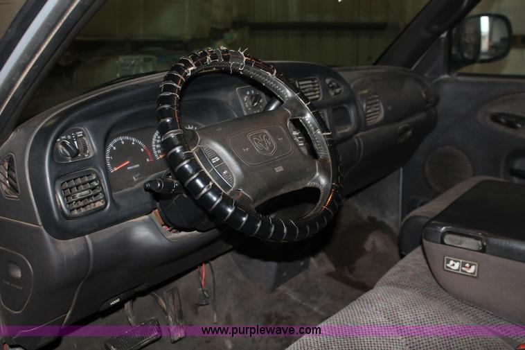 image for item E2562 1999 Dodge Ram 2500 Quad Cab pickup truck