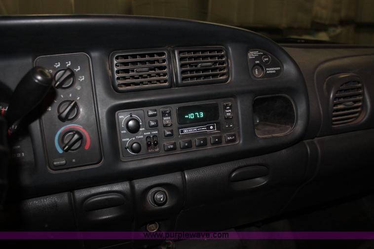 image for item E2562 1999 Dodge Ram 2500 Quad Cab pickup truck