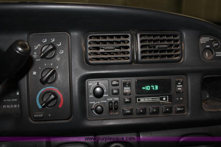 image for item E2562 1999 Dodge Ram 2500 Quad Cab pickup truck