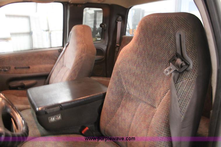 image for item E2562 1999 Dodge Ram 2500 Quad Cab pickup truck