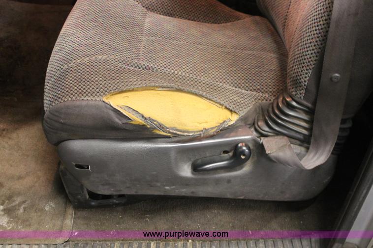 image for item E2562 1999 Dodge Ram 2500 Quad Cab pickup truck