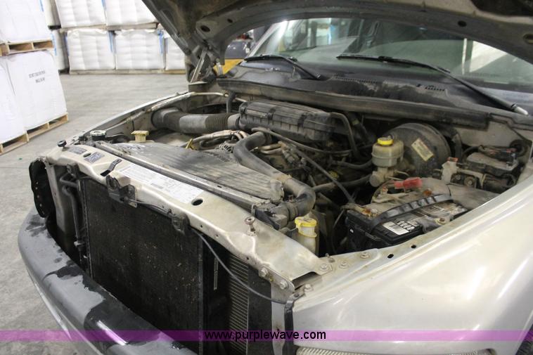 image for item E2562 1999 Dodge Ram 2500 Quad Cab pickup truck