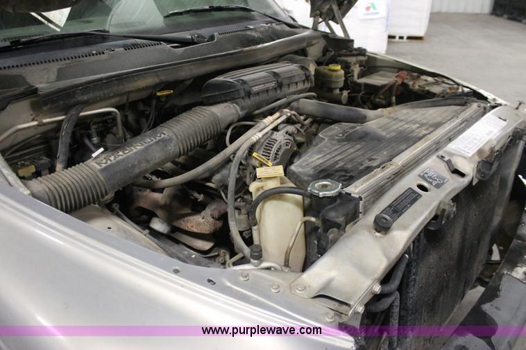 image for item E2562 1999 Dodge Ram 2500 Quad Cab pickup truck