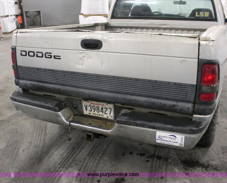 image for item E2562 1999 Dodge Ram 2500 Quad Cab pickup truck