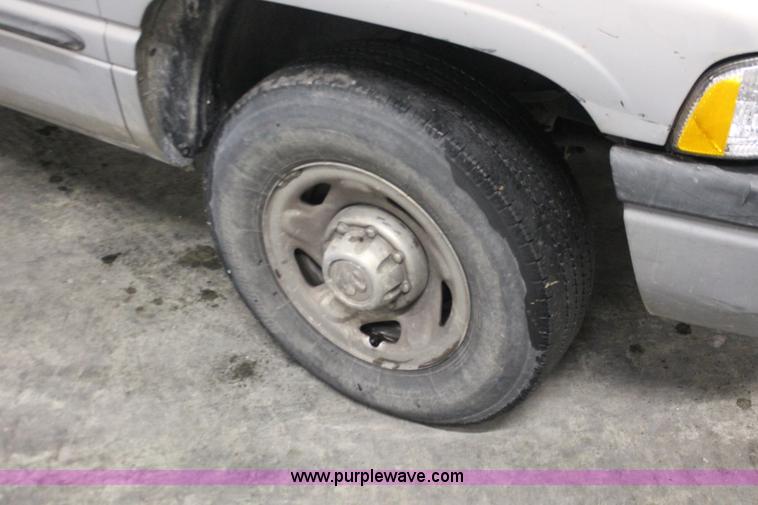 image for item E2562 1999 Dodge Ram 2500 Quad Cab pickup truck