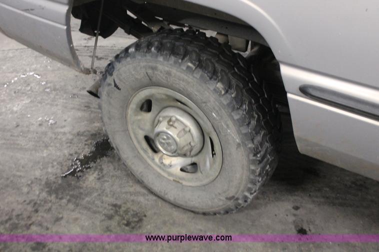 image for item E2562 1999 Dodge Ram 2500 Quad Cab pickup truck