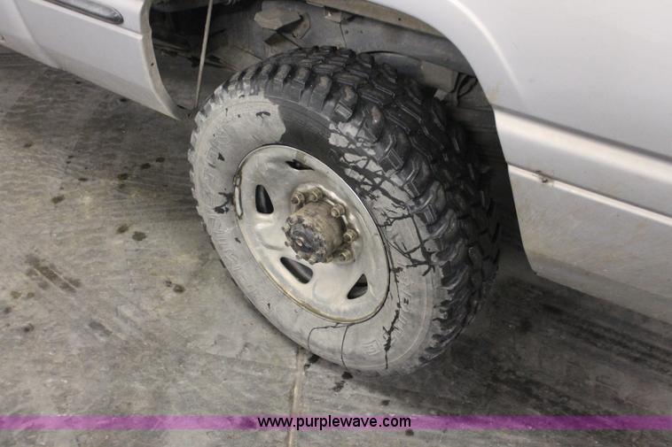 image for item E2562 1999 Dodge Ram 2500 Quad Cab pickup truck