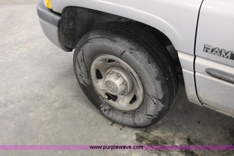 image for item E2562 1999 Dodge Ram 2500 Quad Cab pickup truck