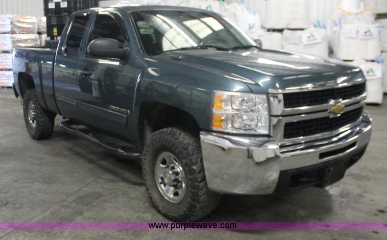image for item E2563 2009 Chevrolet Silverado 2500HD LT Extended Cab pickup truck