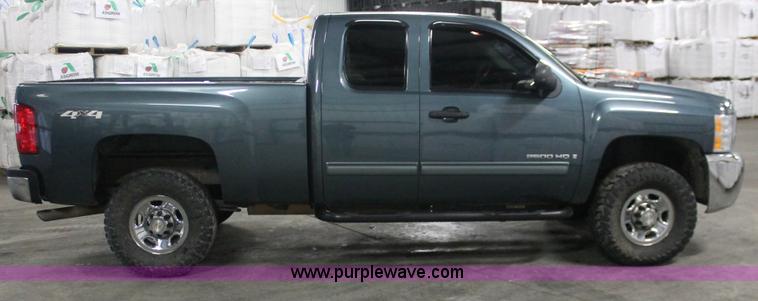 image for item E2563 2009 Chevrolet Silverado 2500HD LT Extended Cab pickup truck