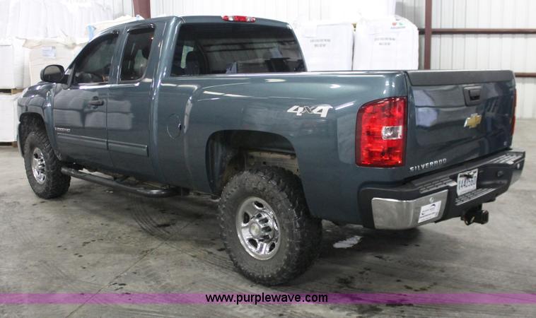 image for item E2563 2009 Chevrolet Silverado 2500HD LT Extended Cab pickup truck