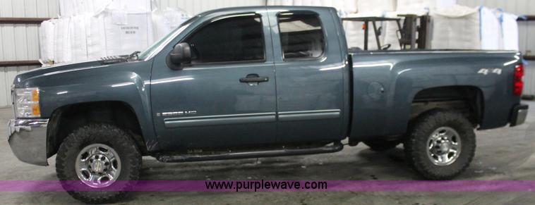 image for item E2563 2009 Chevrolet Silverado 2500HD LT Extended Cab pickup truck
