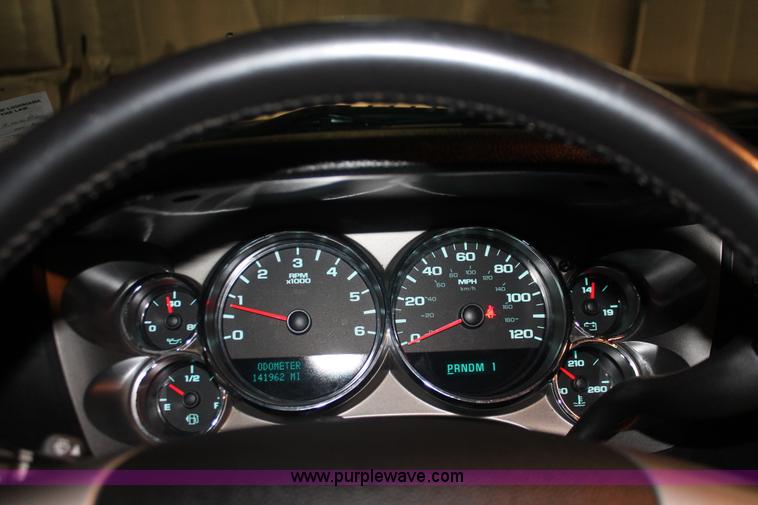 image for item E2563 2009 Chevrolet Silverado 2500HD LT Extended Cab pickup truck