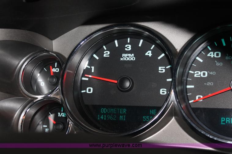 image for item E2563 2009 Chevrolet Silverado 2500HD LT Extended Cab pickup truck