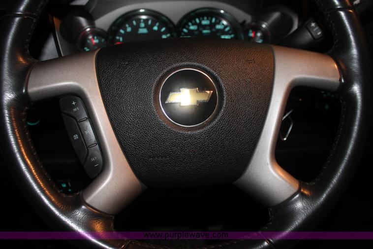 image for item E2563 2009 Chevrolet Silverado 2500HD LT Extended Cab pickup truck