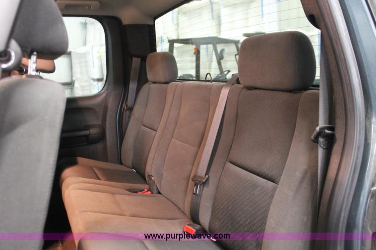 image for item E2563 2009 Chevrolet Silverado 2500HD LT Extended Cab pickup truck