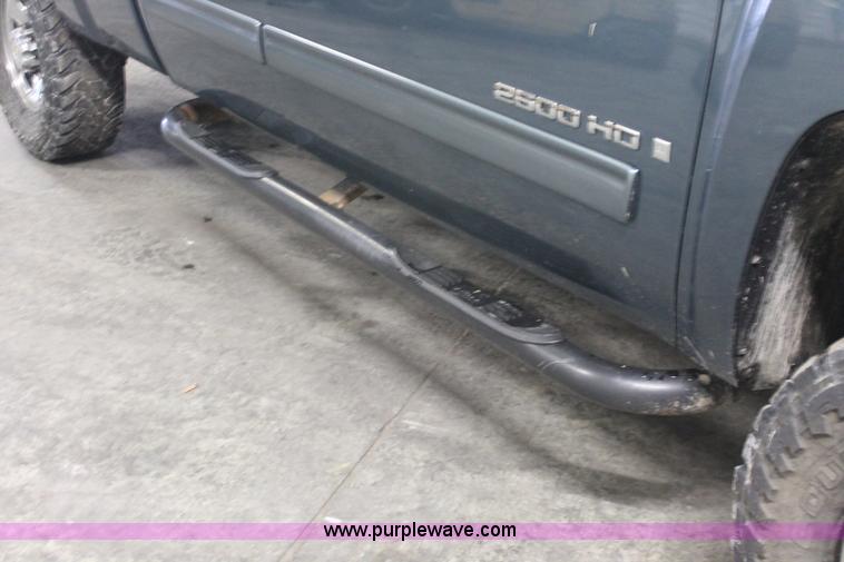 image for item E2563 2009 Chevrolet Silverado 2500HD LT Extended Cab pickup truck
