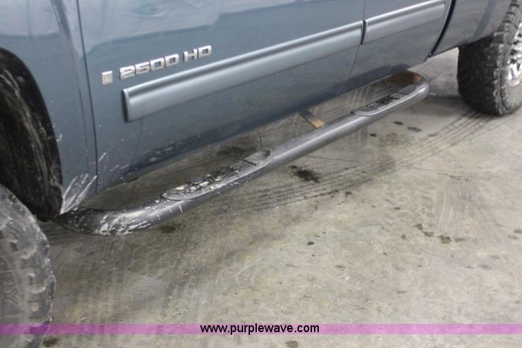 image for item E2563 2009 Chevrolet Silverado 2500HD LT Extended Cab pickup truck