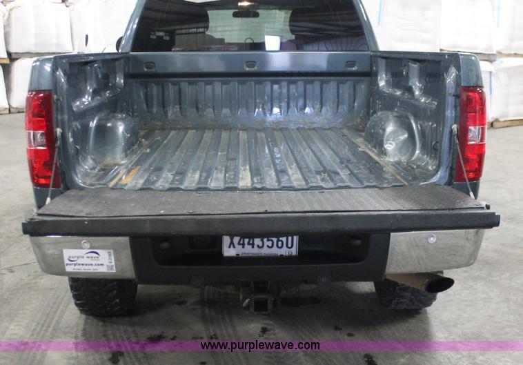 image for item E2563 2009 Chevrolet Silverado 2500HD LT Extended Cab pickup truck
