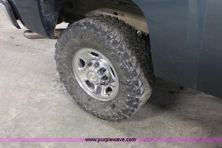image for item E2563 2009 Chevrolet Silverado 2500HD LT Extended Cab pickup truck