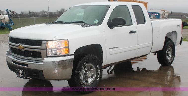image for item E2564 2010 Chevrolet Silverado 2500HD LT Extended Cab pickup truck