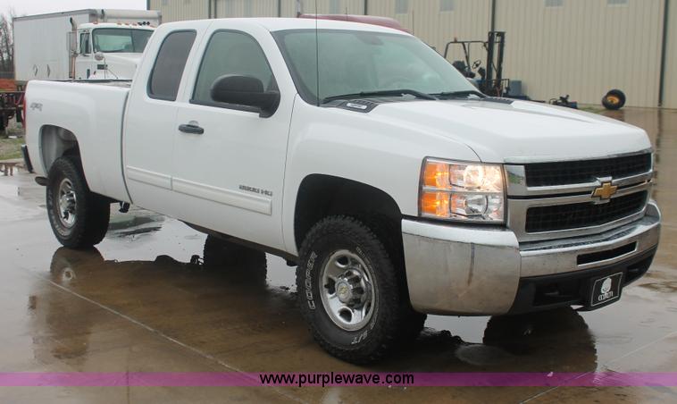 image for item E2564 2010 Chevrolet Silverado 2500HD LT Extended Cab pickup truck