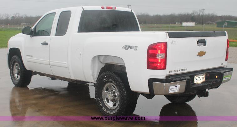 image for item E2564 2010 Chevrolet Silverado 2500HD LT Extended Cab pickup truck