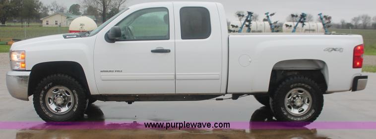 image for item E2564 2010 Chevrolet Silverado 2500HD LT Extended Cab pickup truck
