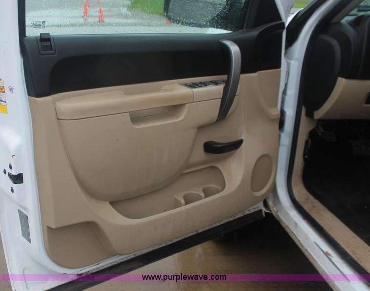 image for item E2564 2010 Chevrolet Silverado 2500HD LT Extended Cab pickup truck