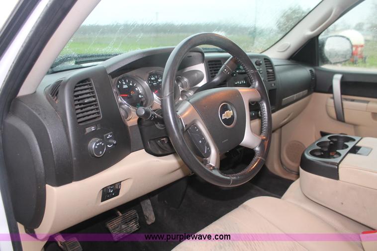 image for item E2564 2010 Chevrolet Silverado 2500HD LT Extended Cab pickup truck