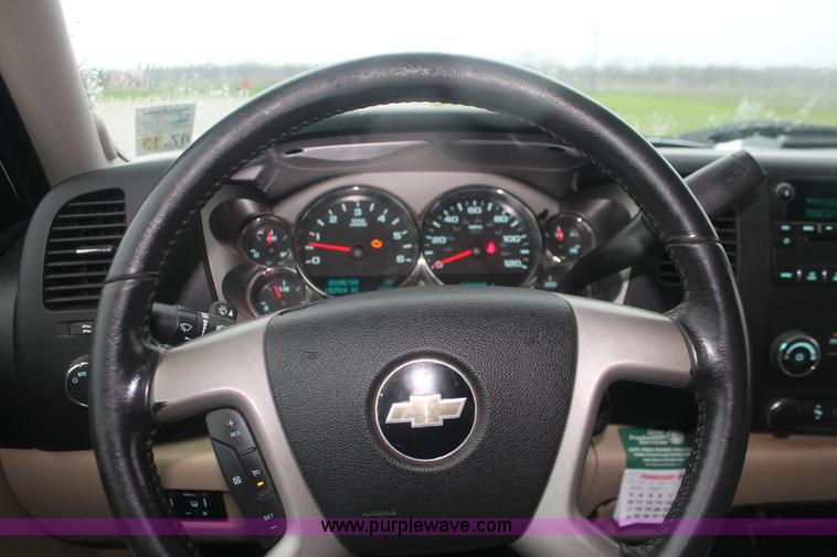 image for item E2564 2010 Chevrolet Silverado 2500HD LT Extended Cab pickup truck
