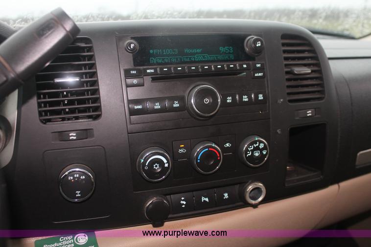 image for item E2564 2010 Chevrolet Silverado 2500HD LT Extended Cab pickup truck