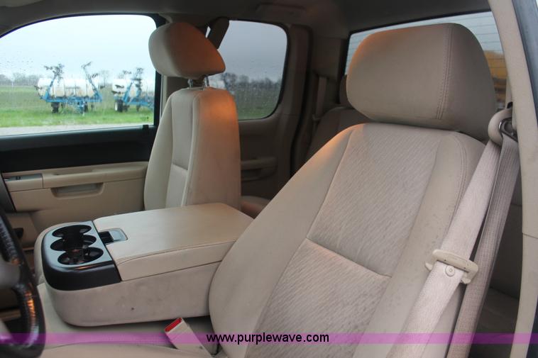 image for item E2564 2010 Chevrolet Silverado 2500HD LT Extended Cab pickup truck