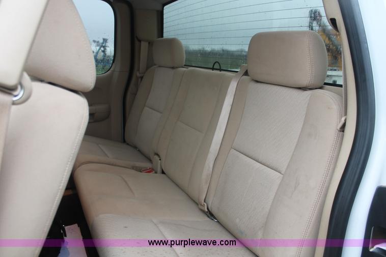 image for item E2564 2010 Chevrolet Silverado 2500HD LT Extended Cab pickup truck
