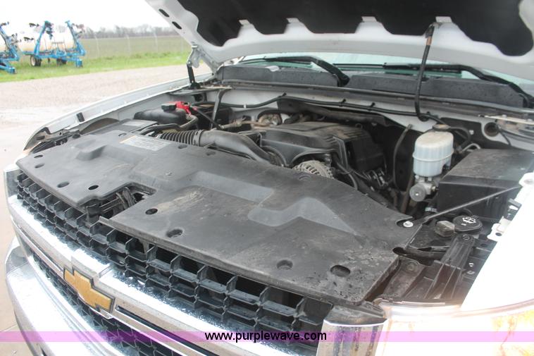 image for item E2564 2010 Chevrolet Silverado 2500HD LT Extended Cab pickup truck
