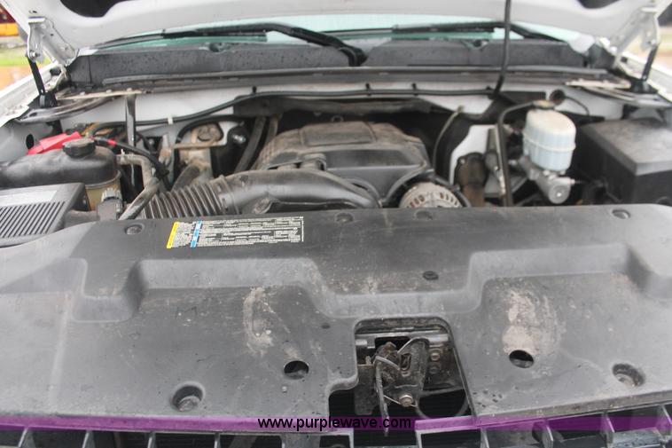 image for item E2564 2010 Chevrolet Silverado 2500HD LT Extended Cab pickup truck