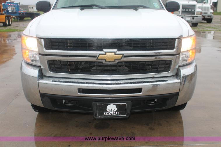 image for item E2564 2010 Chevrolet Silverado 2500HD LT Extended Cab pickup truck