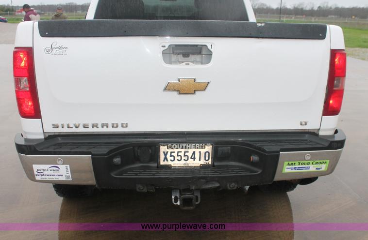 image for item E2564 2010 Chevrolet Silverado 2500HD LT Extended Cab pickup truck