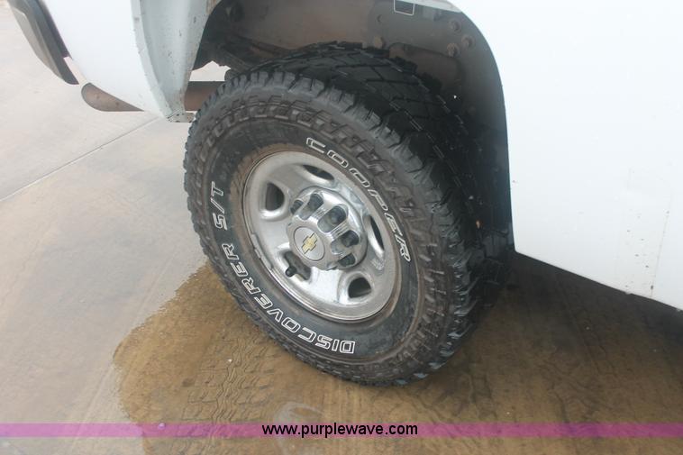 image for item E2564 2010 Chevrolet Silverado 2500HD LT Extended Cab pickup truck