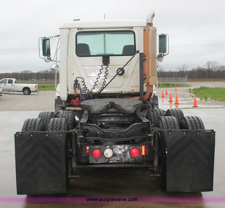 image for item E2565 2000 Mack CH613 semi truck