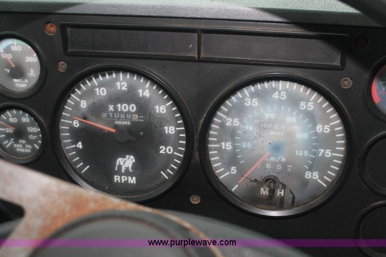 image for item E2565 2000 Mack CH613 semi truck