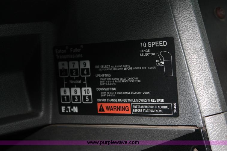 image for item E2565 2000 Mack CH613 semi truck